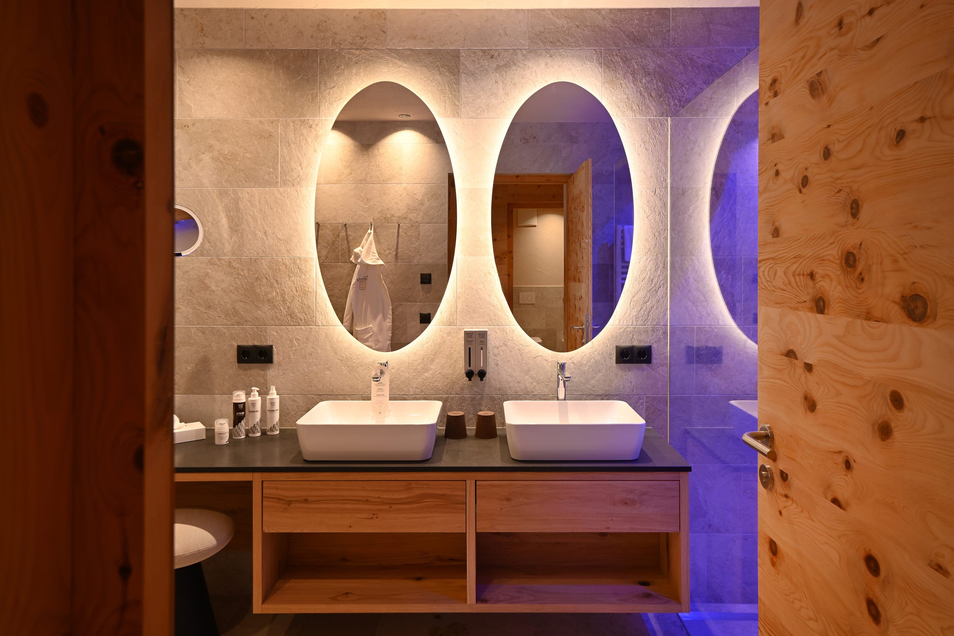 Luxury Suite with Terrace Mountain Sky - Image 4